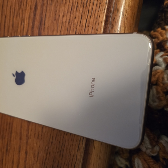 Iphpne 8 Plus - Picture 2 of 3